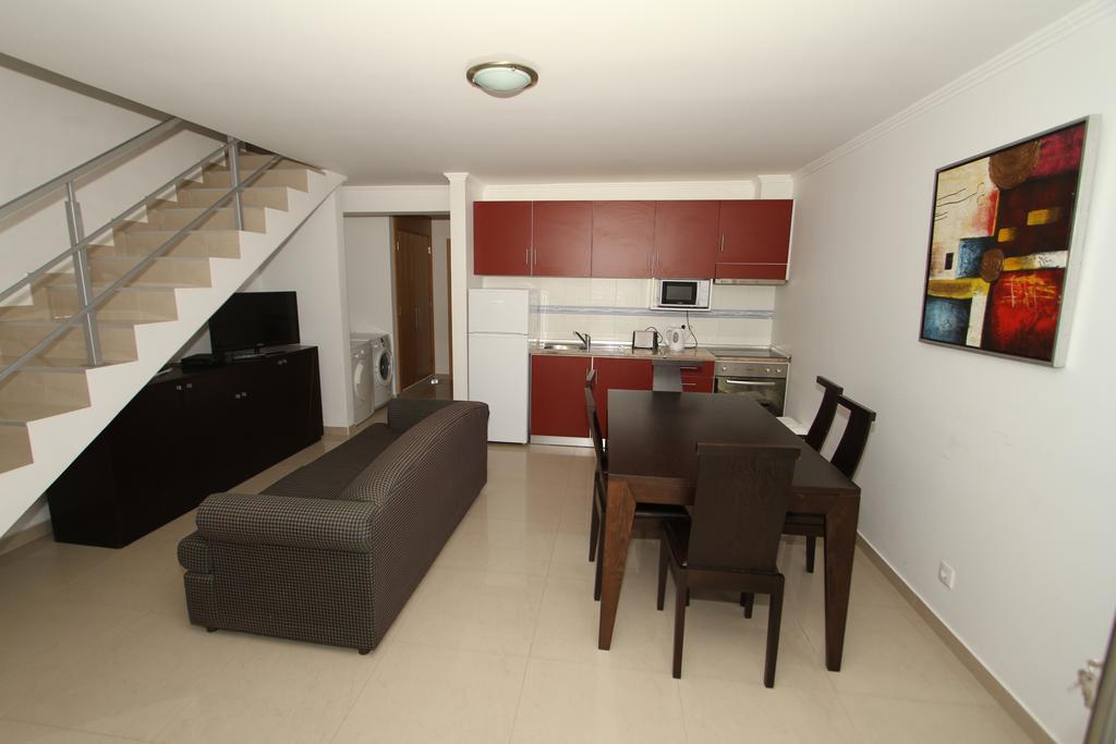 Costa & Isaias Apartamentos Angra do Heroismo Room photo